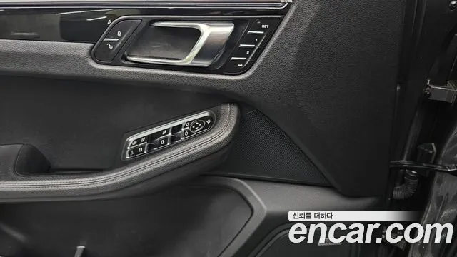 Porsche Macan 2015 — фото 17