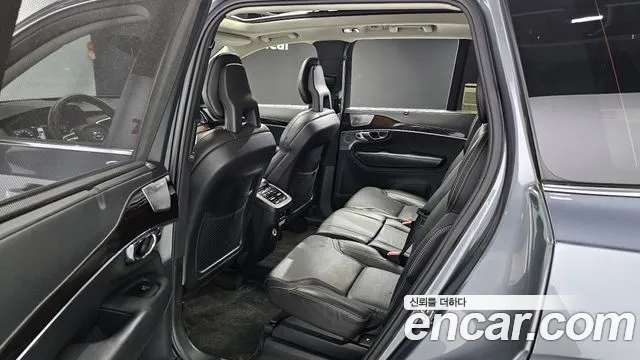 Volvo XC90 2017 — фото 12