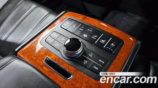 Hyundai Equus 2010 — фото 19