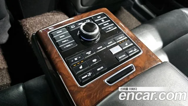 Hyundai Equus 2014 — фото 17
