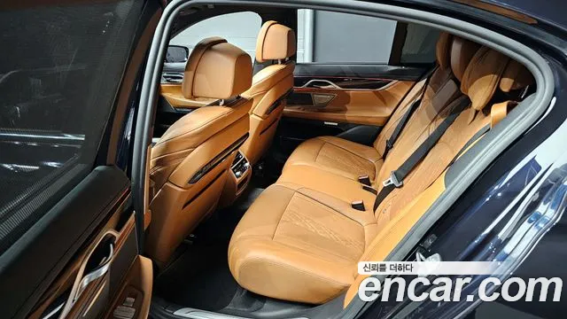 BMW 7-Series 2017 — фото 12
