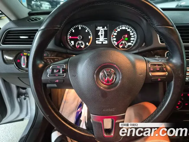 Volkswagen Passat 2015 — фото 11