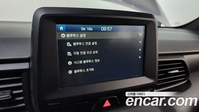 Hyundai Veloster 2019 — фото 16