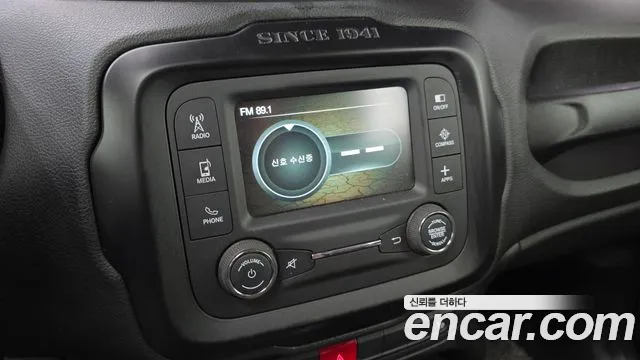 Jeep Renegade 2017 — фото 16