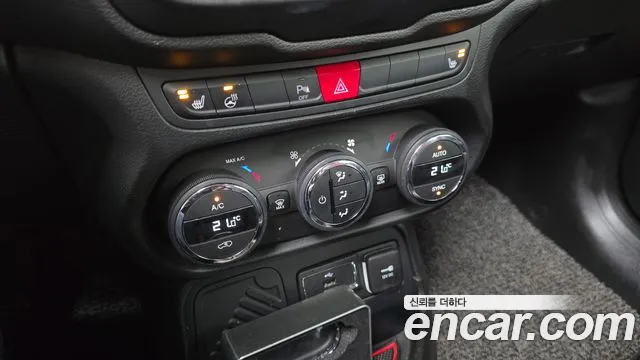 Jeep Renegade 2017 — фото 17