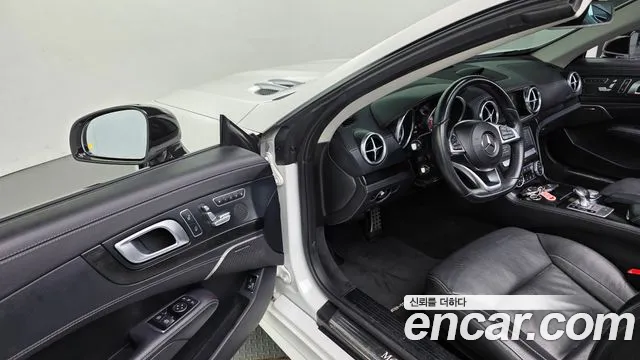 Mercedes-Benz SL-Class 2017 — фото 11