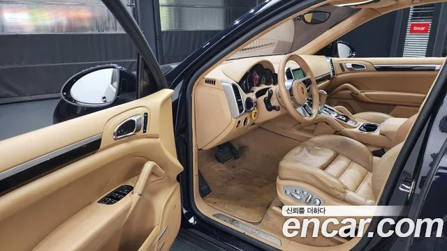 Porsche Cayenne 2016 — фото 10