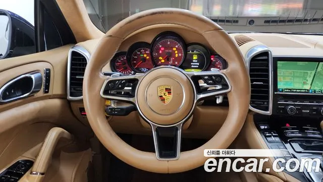 Porsche Cayenne 2016 — фото 13