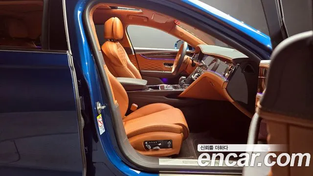 Bentley Flying Spur 2023 — фото 10