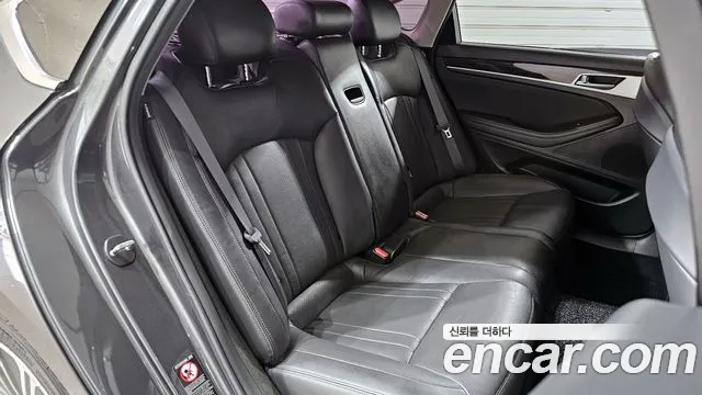 Genesis G80 2017 — фото 13