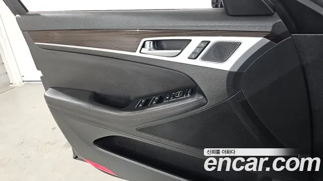 Genesis G80 2017 — фото 15