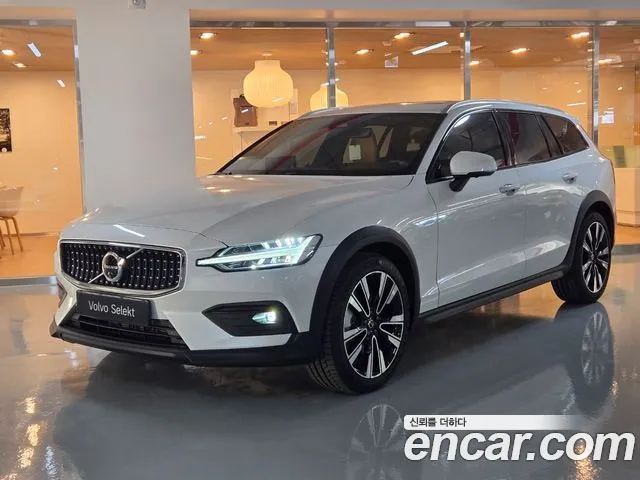Volvo V60 2025 — фото 1