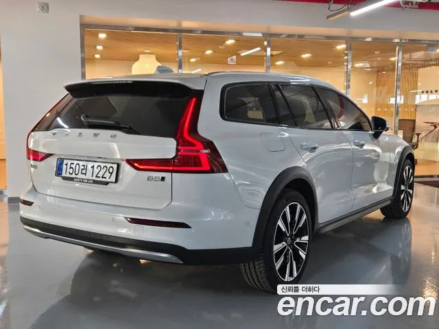 Volvo V60 2025 — фото 2