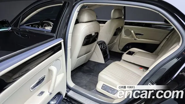 Bentley Flying Spur 2018 — фото 11