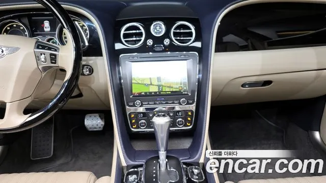 Bentley Flying Spur 2018 — фото 19
