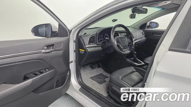 Hyundai AVANTE 2016 — фото 10