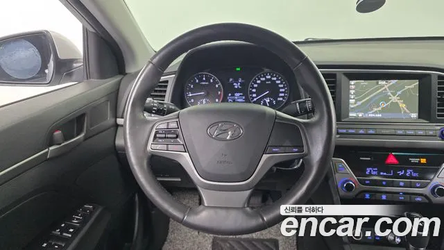 Hyundai AVANTE 2016 — фото 13