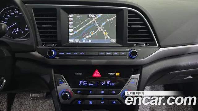 Hyundai AVANTE 2016 — фото 14