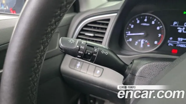 Hyundai AVANTE 2016 — фото 17