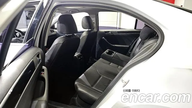 Volkswagen Jetta 2015 — фото 11