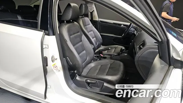 Volkswagen Jetta 2015 — фото 12