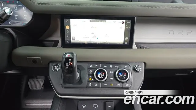 Land Rover Defender 2022 — фото 14