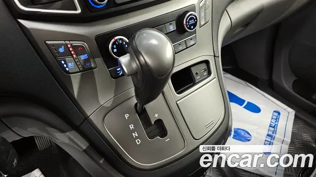 Hyundai Starex 2019 — фото 9
