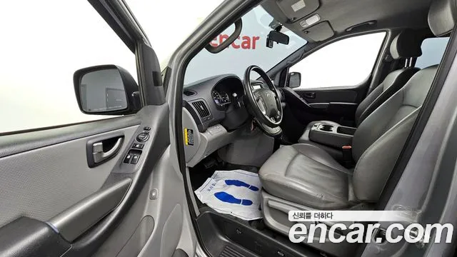 Hyundai Starex 2019 — фото 10