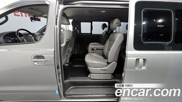 Hyundai Starex 2019 — фото 12