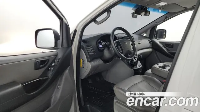 Hyundai Starex 2018 — фото 10