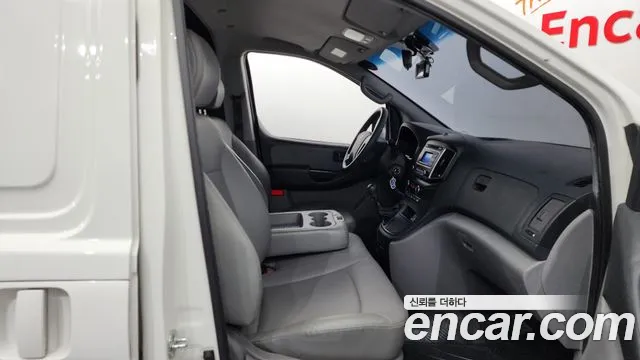 Hyundai Starex 2018 — фото 11