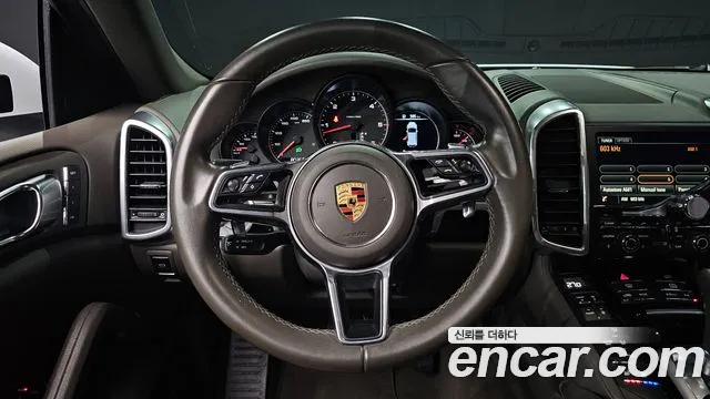 Porsche Cayenne 2016 — фото 13