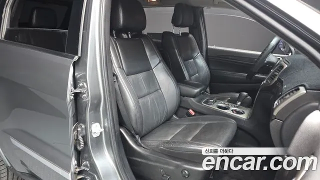 Jeep Cherokee 2011 — фото 10