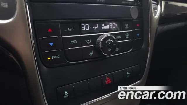 Jeep Cherokee 2011 — фото 16