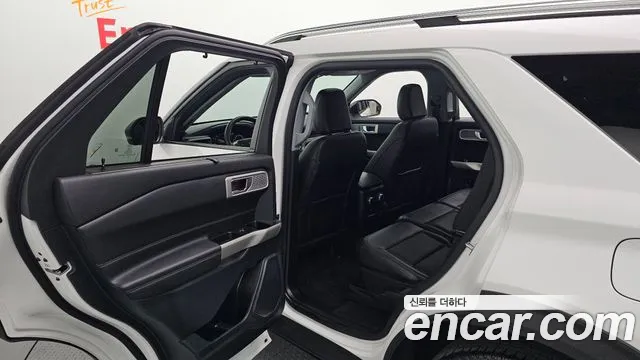 Ford Explorer 2023 — фото 12