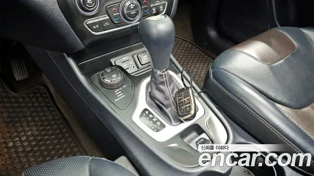 Jeep Cherokee 2015 — фото 9