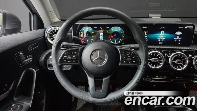 Mercedes-Benz A-Class 2020 — фото 12