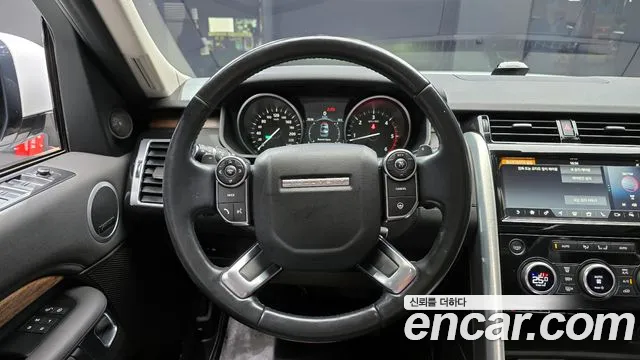 Land Rover Discovery 2017 — фото 13