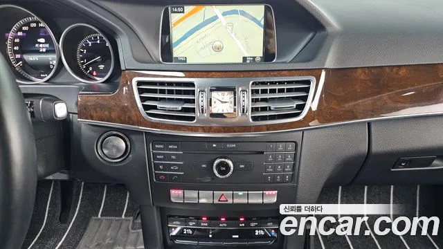 Mercedes-Benz E-Class 2016 — фото 15