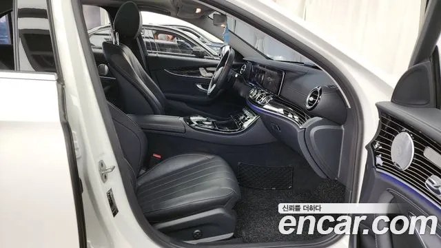 Mercedes-Benz E-Class 2019 — фото 11