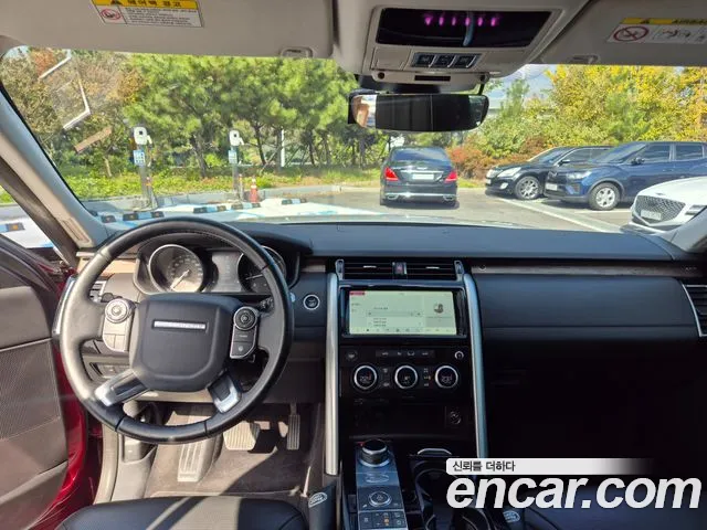 Land Rover Discovery 2017 — фото 10