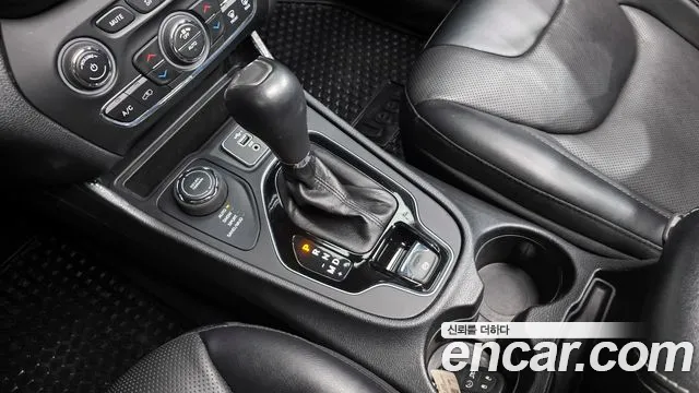 Jeep Cherokee 2022 — фото 13