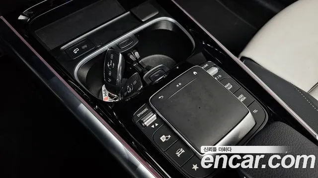 Mercedes-Benz GLA-Class 2023 — фото 9
