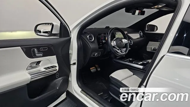 Mercedes-Benz GLA-Class 2023 — фото 10