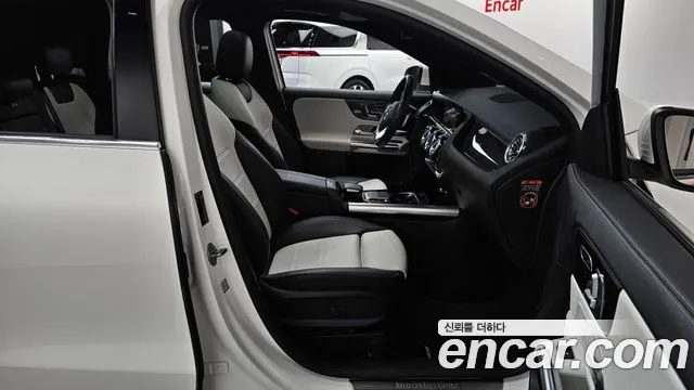 Mercedes-Benz GLA-Class 2023 — фото 11