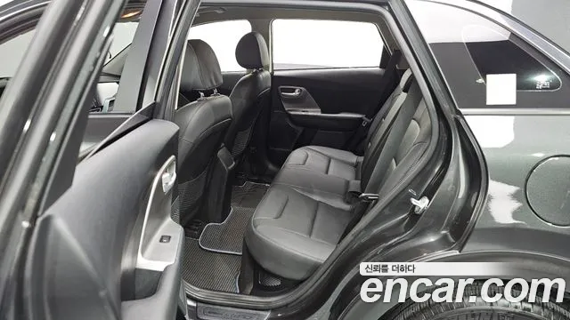 Kia Niro 2022 — фото 11