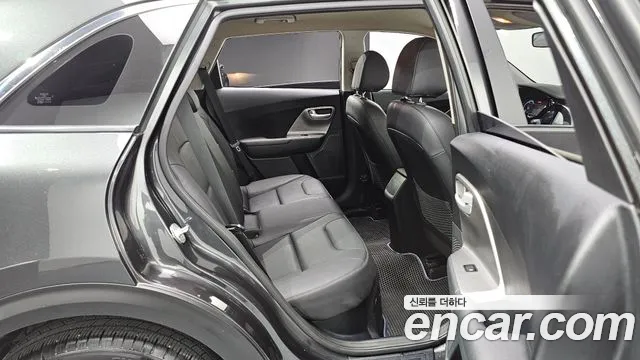 Kia Niro 2022 — фото 13