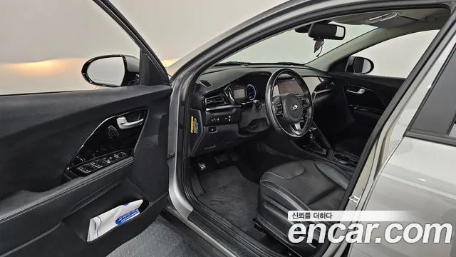 Kia Niro 2020 — фото 10