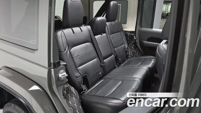 Jeep Wrangler 2023 — фото 10