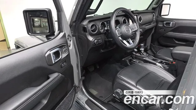 Jeep Wrangler 2023 — фото 11
